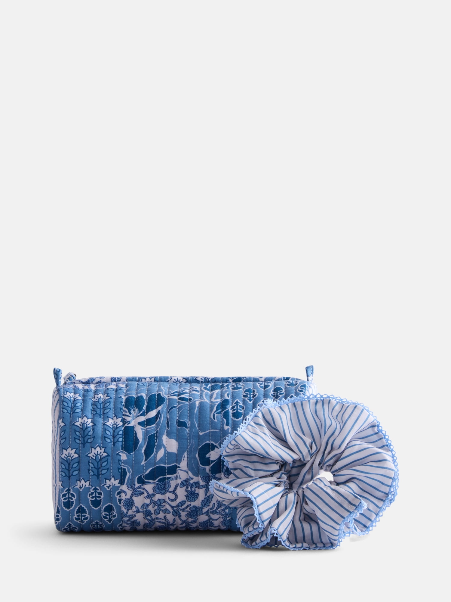 No Boundaries Quilted Pouch with Hair Scrunchie Set, 2-Piece, Women's, Blue Patchwork