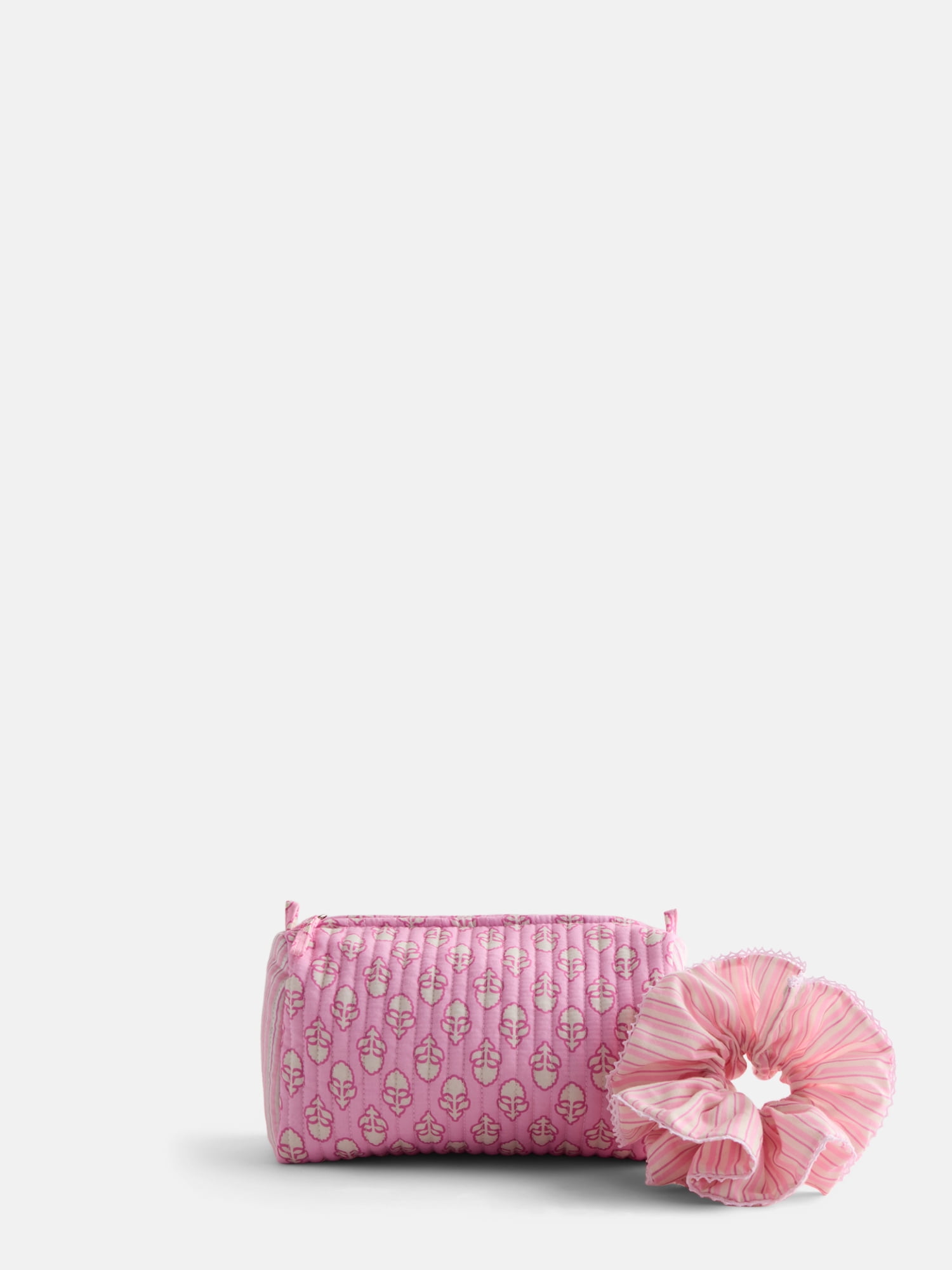 No Boundaries Quilted Pouch with Hair Scrunchie Set, 2-Piece, Women's, Pink Floral