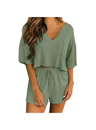 Outfits with flowy clearance shorts