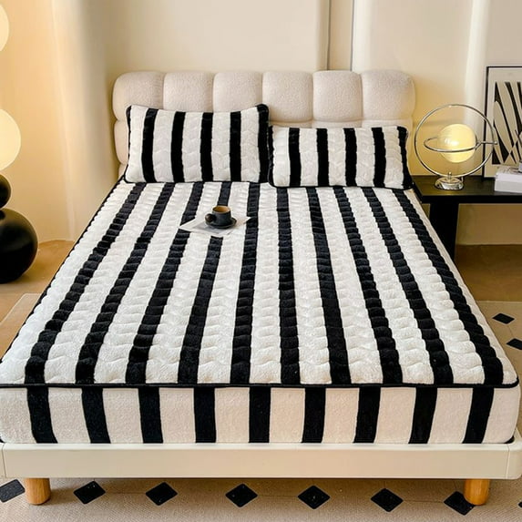 Qocolhg Velvet Fitted Sheet,Flannel Fluffy Mattress Twin Bed,Soft Velvet Fleece Bed Sheet Mattress Protector Cover with Deep Pocket Breathable Mattress Pad Cover,Elastic Fitted Mattress Topper, Black