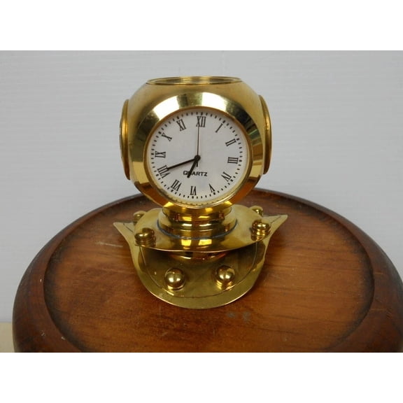 Quartz Diving Helmet Desktop Clock, Built-In Compass