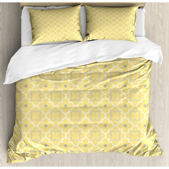 Quatrefoil Duvet Cover Set, Traditional Abstract Pattern with Moroccan Middle Eastern Effects, Decorative 3 Piece Bedding Set with 2 Pillow Shams, King Size, Pale Yellow, by Ambesonne
