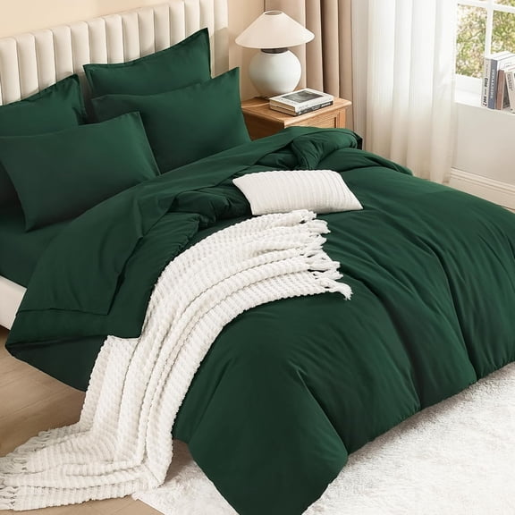 Queen 7-Piece Comforter Set with Sheets in Emerald Green
