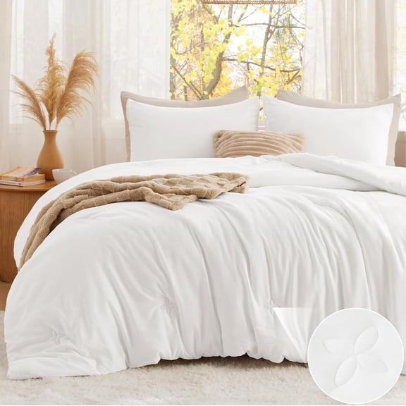 Queen Comforter Set White Clover Design Down Alternative 3 Piece Bed Set with 2 Pillow Shams