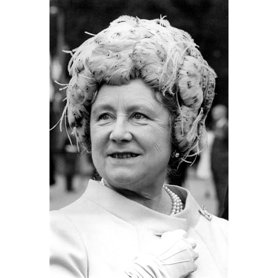 Queen Elizabeth (Aka Queen Mother) History (18 x 24)