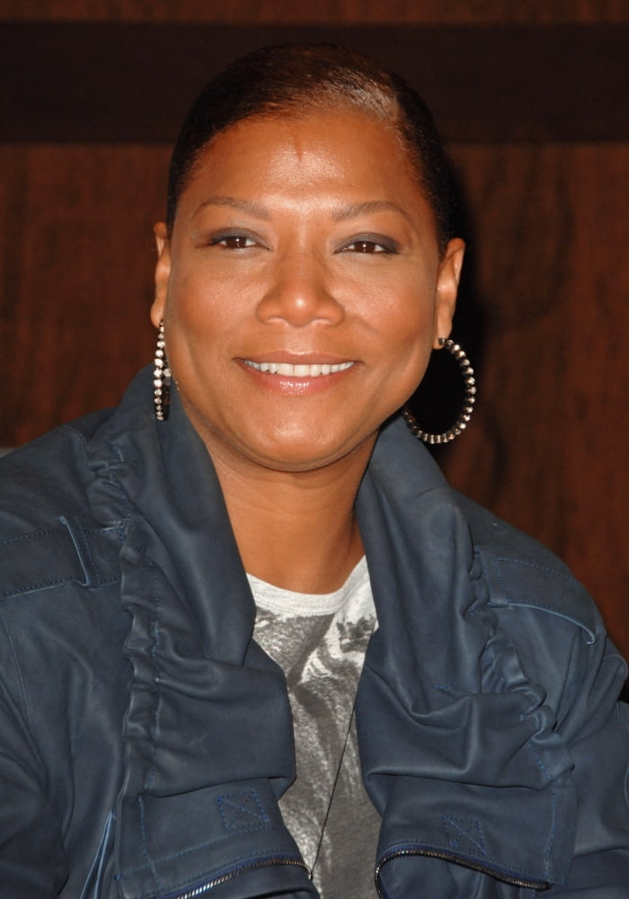 Queen Latifah At In-Store Appearance For Queen Latifah Signs Copies Of Put On Your Crown Canvas Art -  (16 x 20)