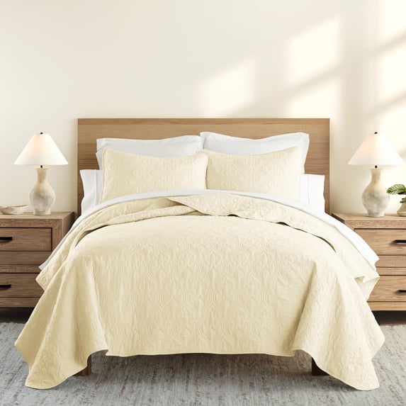 Lightweight Wrinkle Resistant Quilt Sets in Yellow Damask for King Size Bedding by Comfort Canopy