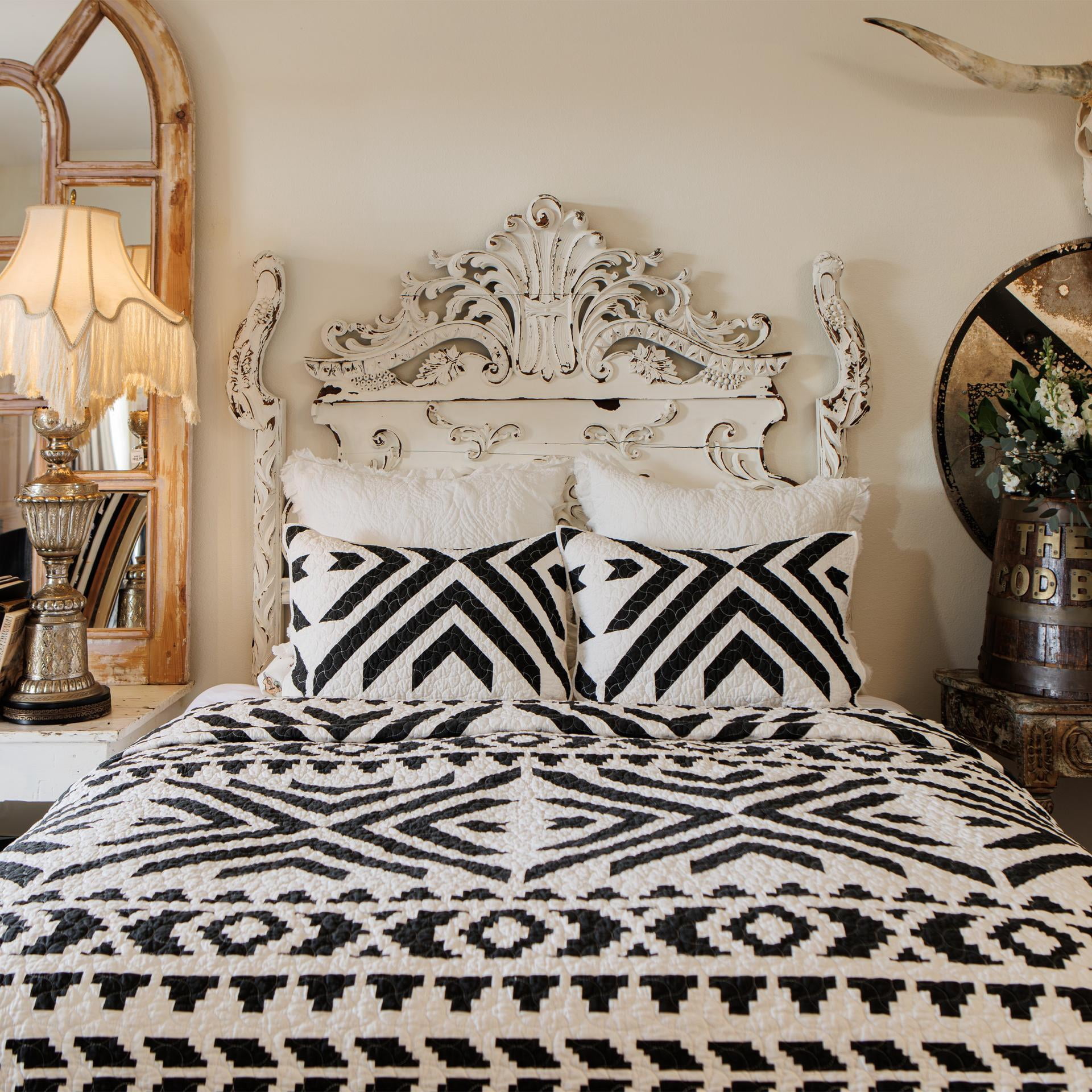 Queen Ranch 3-Piece Black/White Cotton Quilt Set - Full/Queen, All Ages