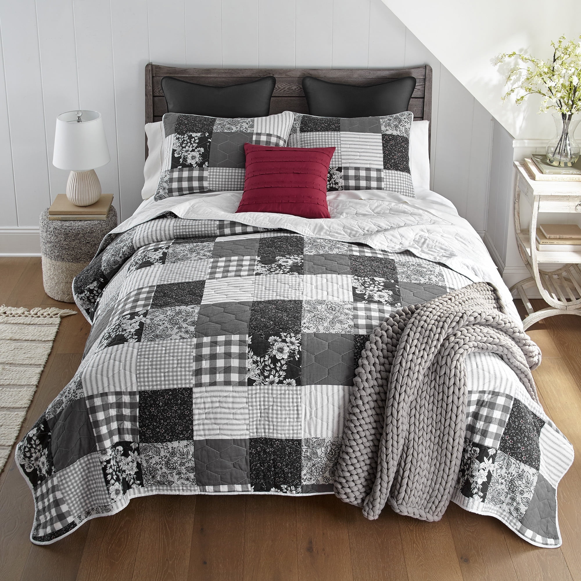 Black and White Cotton Patchwork Full Quilt Set