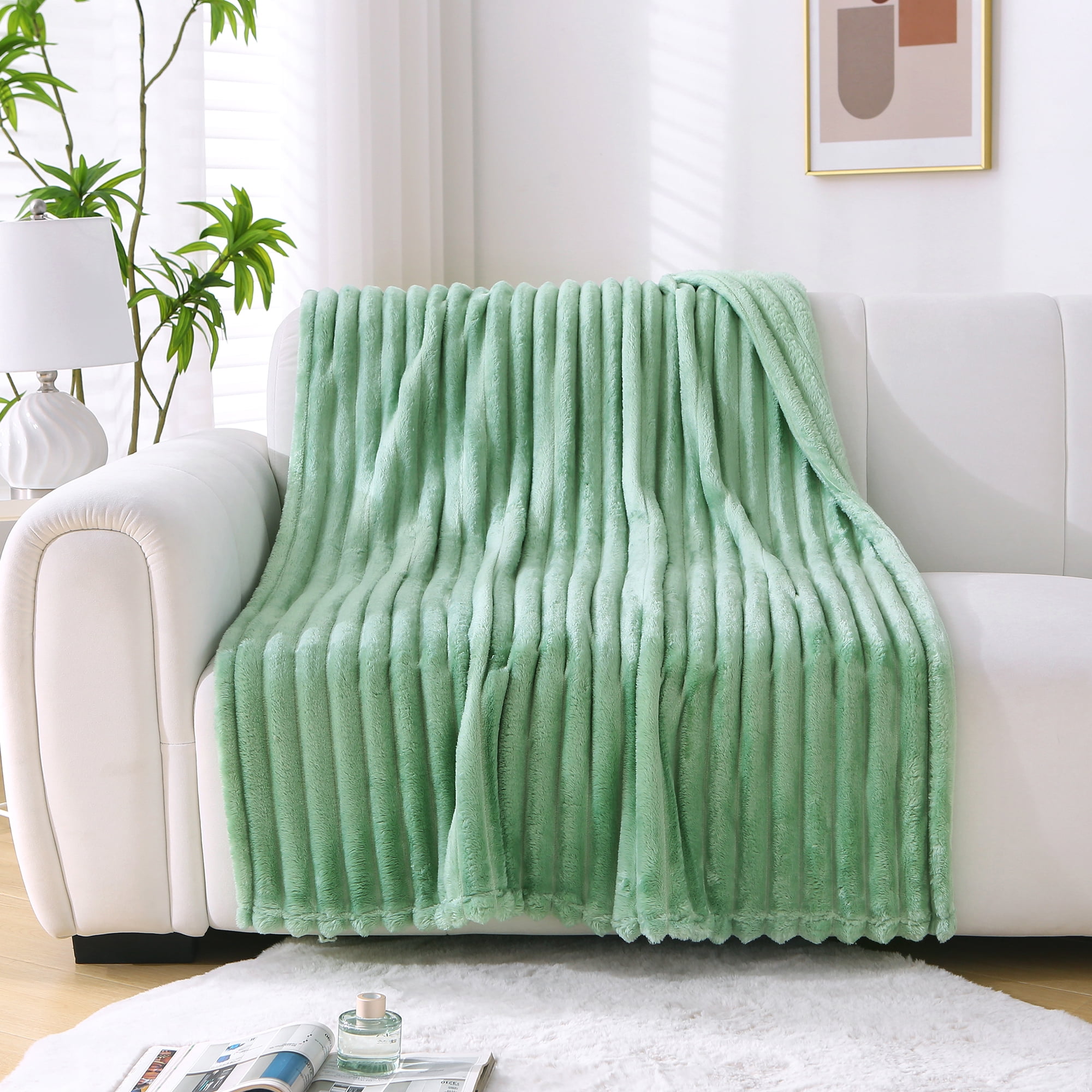 Queen Size Fleece Blanket for Couch Bed - Super Soft Cozy Bed Blanket for Women,3D Striped Lightweight Blanket, All Seasons Flannel Blanket for Bed, 70x80 Inches, Green