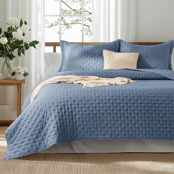 Queen Size Mineral Blue Clover Pattern Lightweight All-Season Bedspread Coverlet 90 x 96 Inches