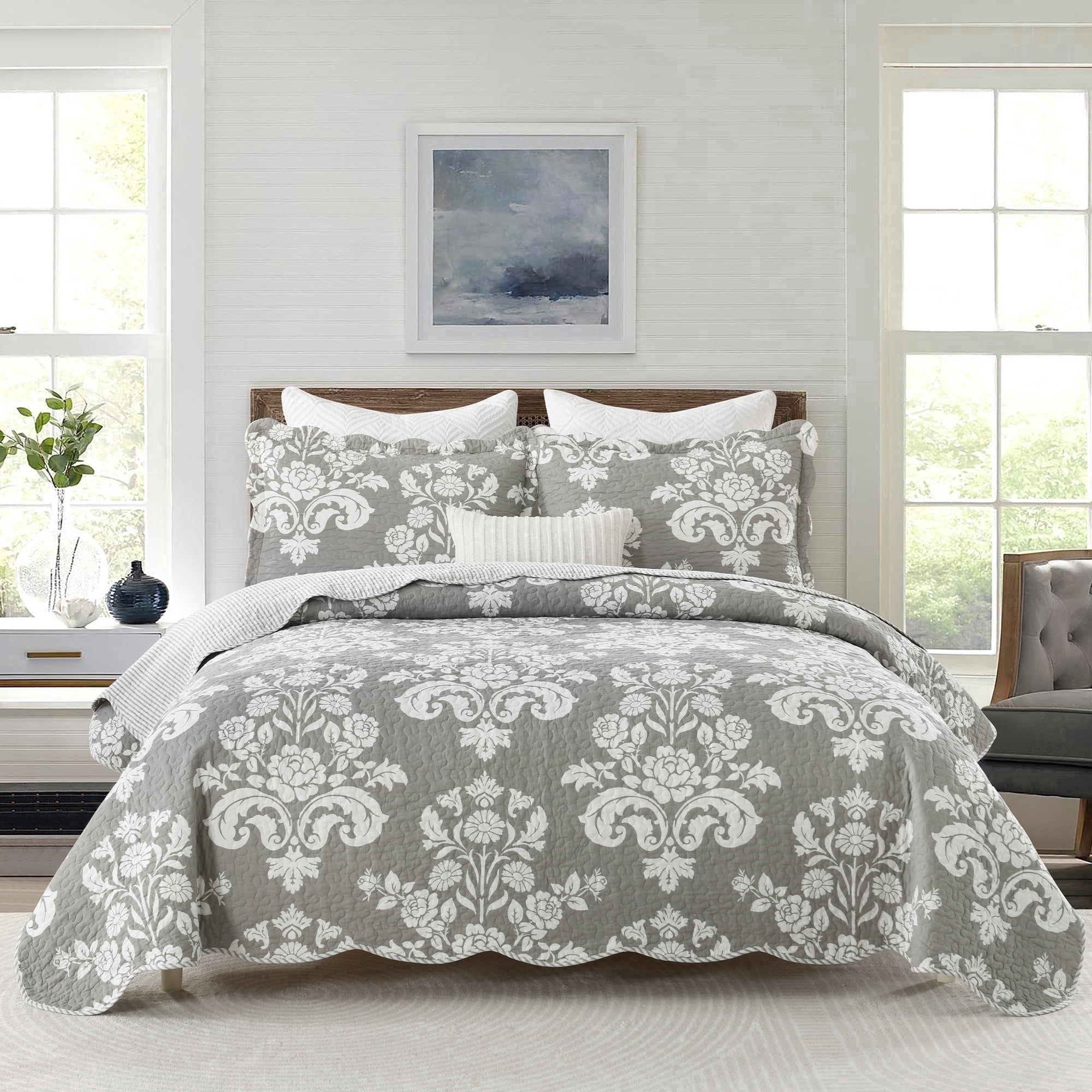 Quilt Set Queen Size - 100% Cotton Grey Damask Floral Bedspreads - Quilted Farmhouse Bedding Set for All Season - Lightweight Scallop Coverlet 3-Piece (Grey and White)