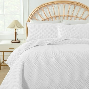 Queen Size Quilt Set, GREAGLE 3-Piece Soft Warm Light Weight Ultrasonic Bedspread Reversible Comforter Velvet Bedding Set, White