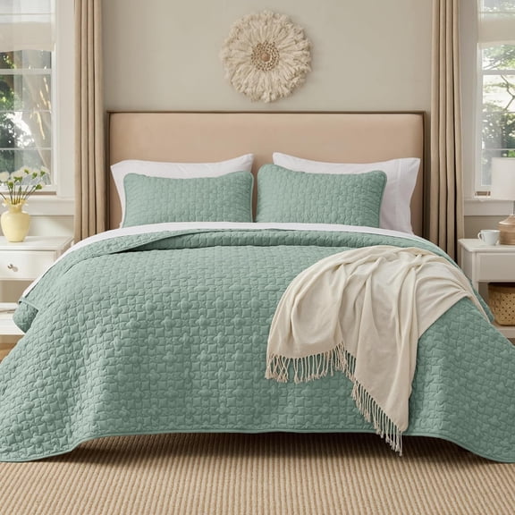 Queen Size Quilt Set, Lightweight Bedspread with Lucky Star Quilting, Soft Sage Green Coverlet with 2 Shams