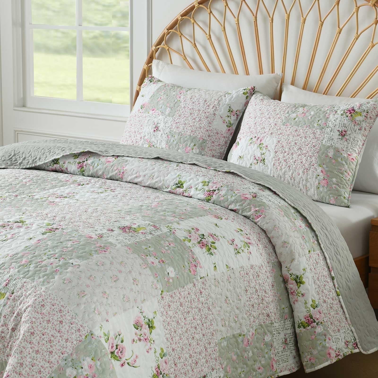Queen Size Quilt Sets, Greagle 3-Piece Soft Warm Lightweight Bedspread Machine Washable Summer Quilt Bedding Set with Pillow Shams, Gray Plaid Patchwork Print, 90"x90"