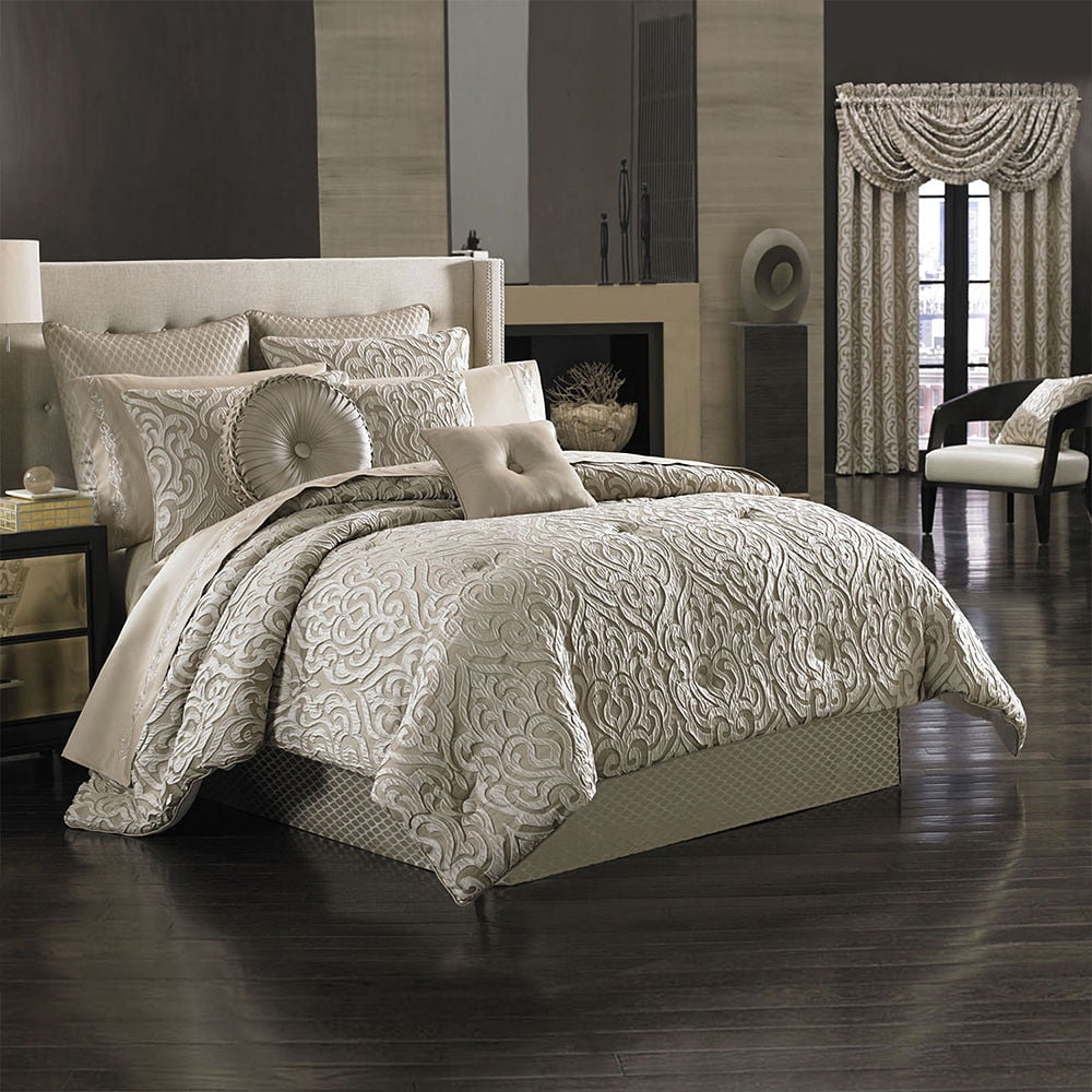 Sand King Jacquard Damask Comforter Set with Shams