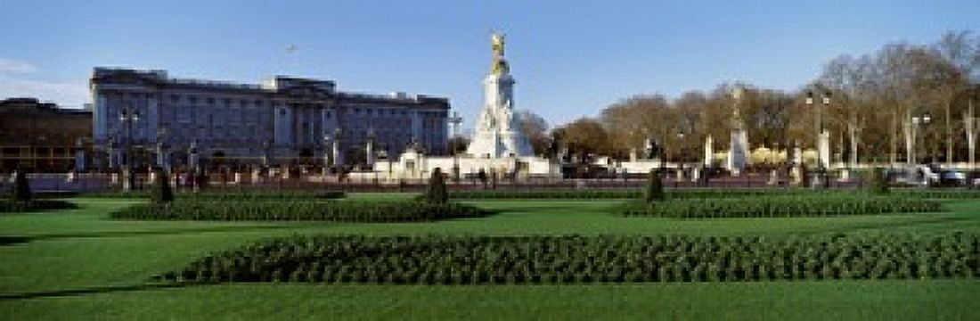 Queen Victoria Memorial at Buckingham Palace London England Canvas Art - Panoramic Images (18 x 6)