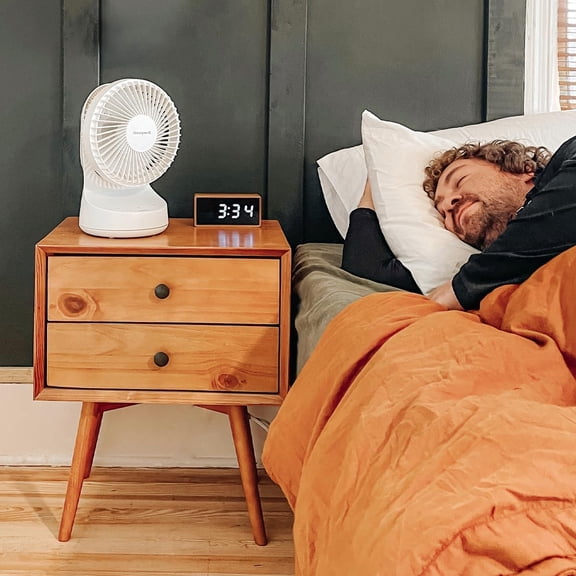 QuietSet 5 Oscillating Table Fan, White – Personal and Small Room Fan with Quiet Operation and 5 Levels of Power and Sound