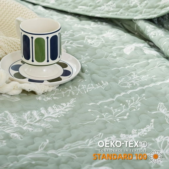 Quilt King Size Sage Green Quilt Bed Spread Boho Quilt with Floral Pattern Microfiber Quilts Set 3 Pieces Lightweight Comforter Reversible Bedding Set 1 King Size Quilts and 2 Pillowcases