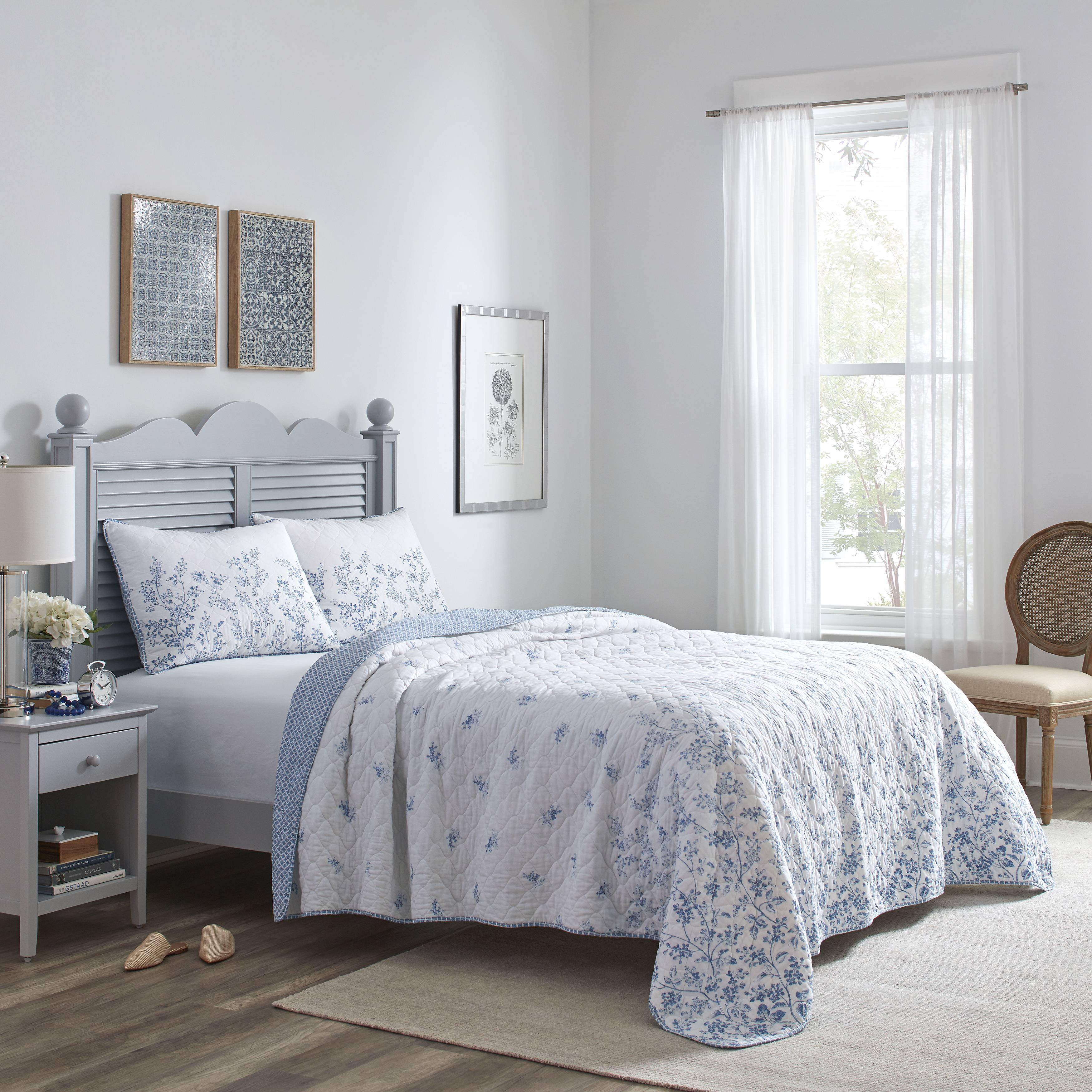 Full Blue Cotton Reversible Floral Quilt Set