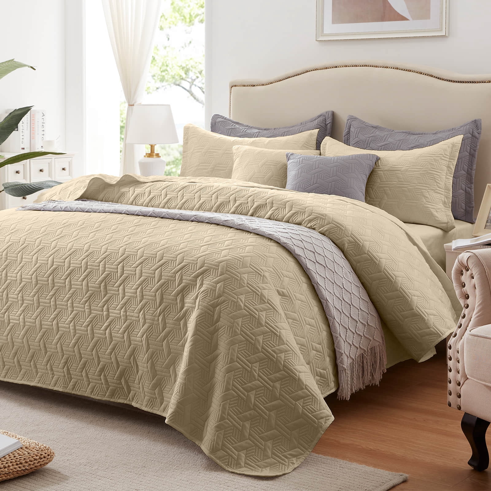 Quilt Set King Size 3 Pieces, Lightweight Beige Bedspread-98''x106'', Soft Microfiber Summer Quilt/Coverlet,Luxurious Warm Bedding Sets for All Seasons (Includes 1 Quilt, 2 Shams)