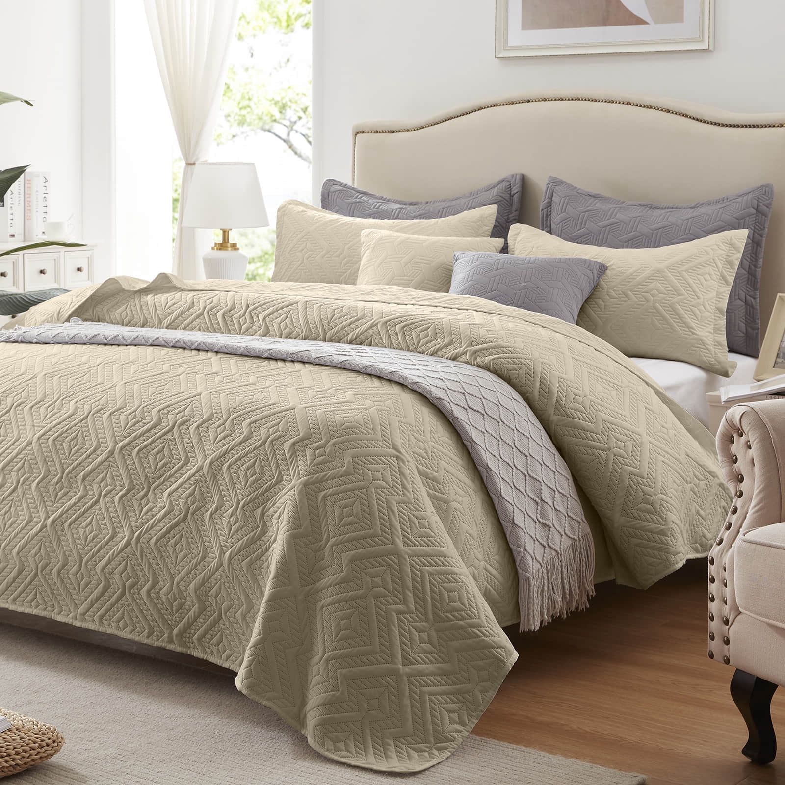 Quilt Set King Size 3 Pieces, Lightweight Beige Bedspread-98''x106'', Soft Microfiber Summer Quilt/Coverlet,Luxurious Warm Bedding Sets for All Seasons (Includes 1 Quilt, 2 Shams)