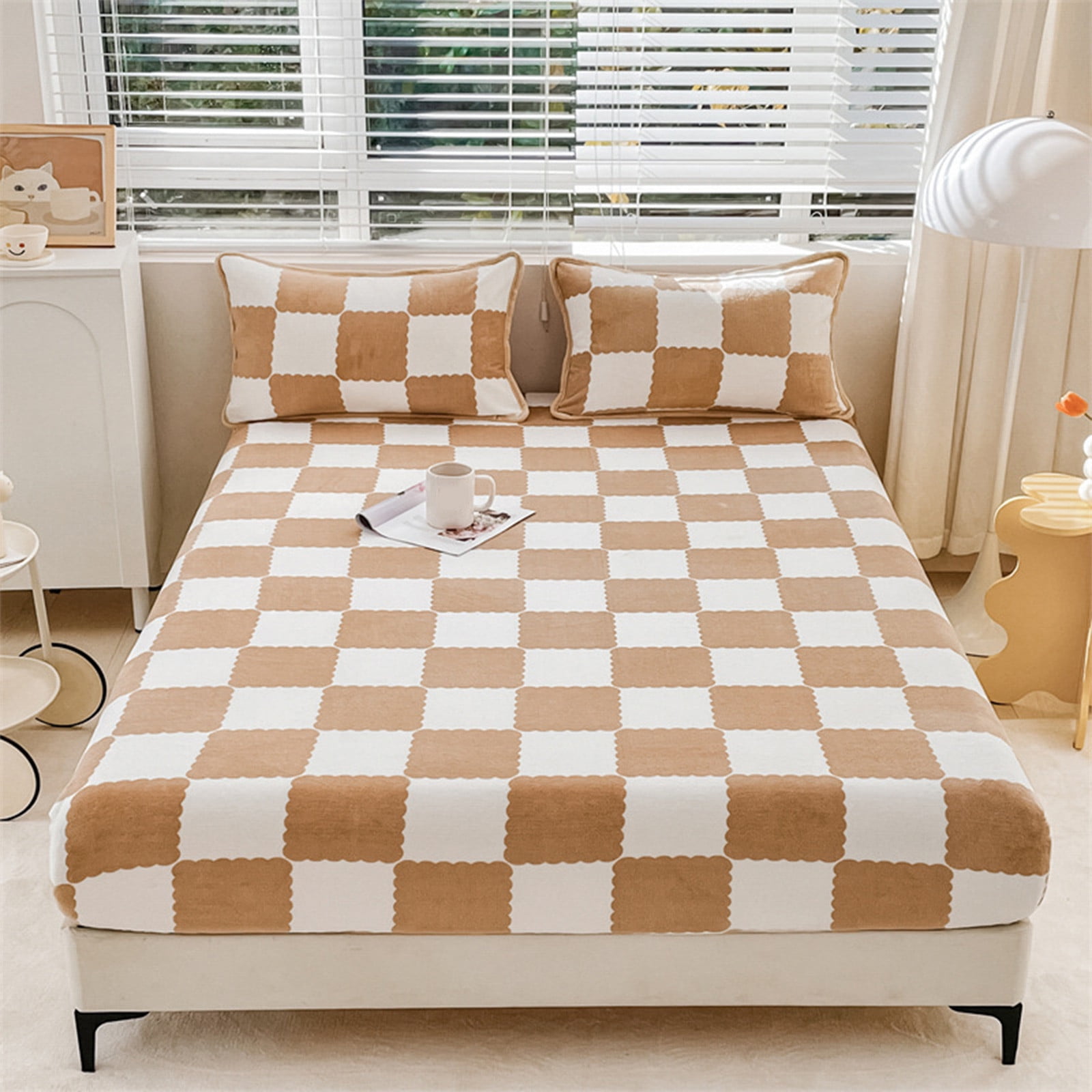 Quilted Fitted Sheet Winter Warm, Checkerboard Pattern Mattress Protector – Breathable Non-Slip Pocket Design, Soft Polyester Bed Cover for Care Bed, Home or Guest Room
