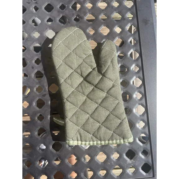 Quilted Heat Resistant Oven Mitts, 1 Pair, Classic Flame, 13 Inches, Green