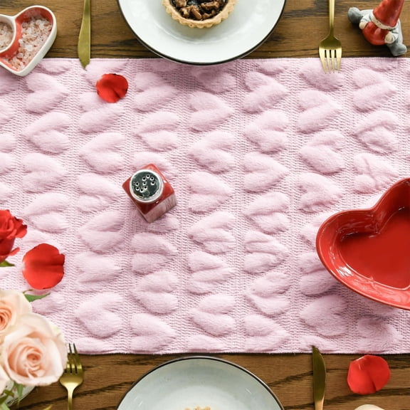 Quilted Love Heart Table Runner, 3D Quilted Embroidered Table Runner with Heart Shape Design for Home Dining Room Kitchen Table Decor 33x183cm，Pink