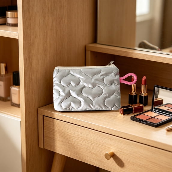 Quilted Makeup Pouch Small Beauty Pouch, Cute Heart Coin Purse Portable Earphone Organizer Travel Storage Pouch for Girls Students