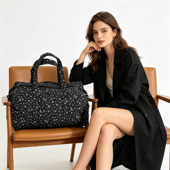 Quilted Travel Bag Small Floral Pattern Large Capacity Lightweight Overnight Weekender Tote Handbag With Detachable Shoulder Strap