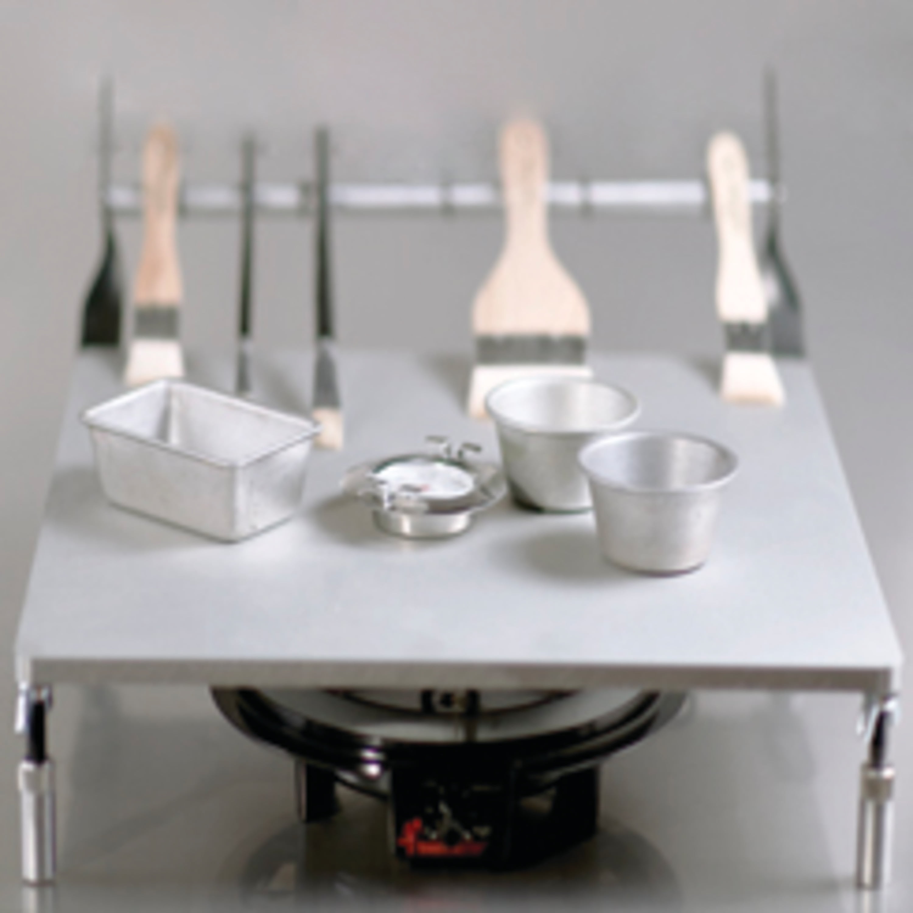 R&F Handmade Paints Encaustic Hot Palette, 16" x 16"