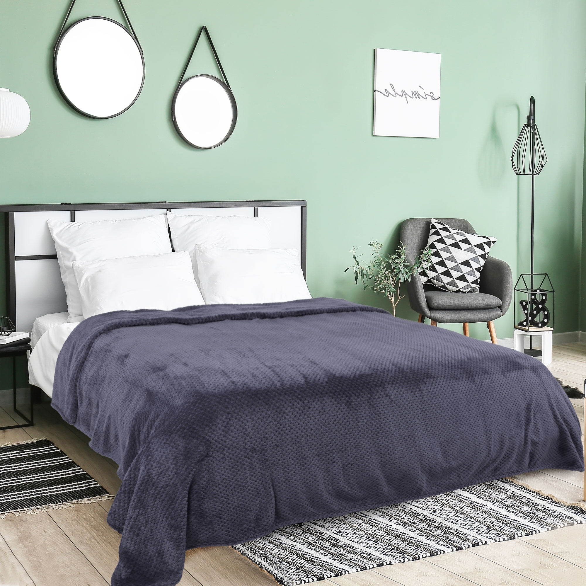 REGALWOVEN Luxury Fleece Bed Blanket Woven Mesh Cyber Grape Purple 78"x90"