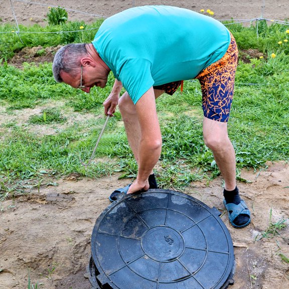 RENACLIPY 2Pcs Grate Hooks Iron Manhole Lid Lifter for Outdoor Well Cover Opening by Maintenance Workers