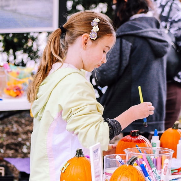 RENACLIPY Daisy Hairpin Purple Metal Spring Shape Ponytail Clip Simple Chic Headdress for Girls Women 1Pack