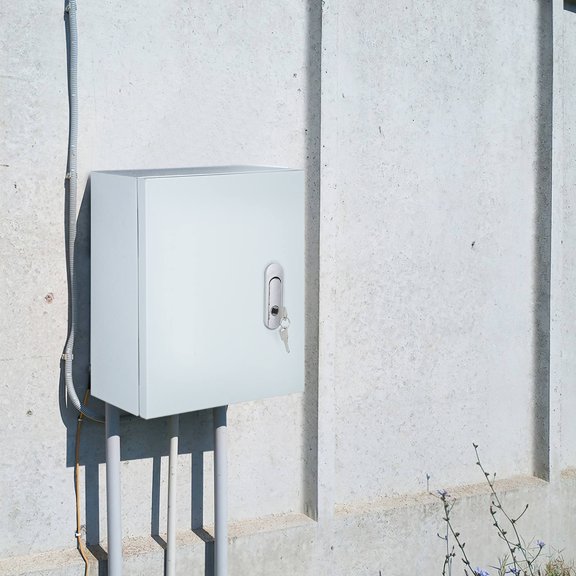 RENACLIPY Weatherproof Power Distribution Box Reliable and Durable for Home