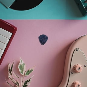 REOFLYUP Resin Guitar Picks Versatile Guitar Plectrums Black for Practice 1Pack