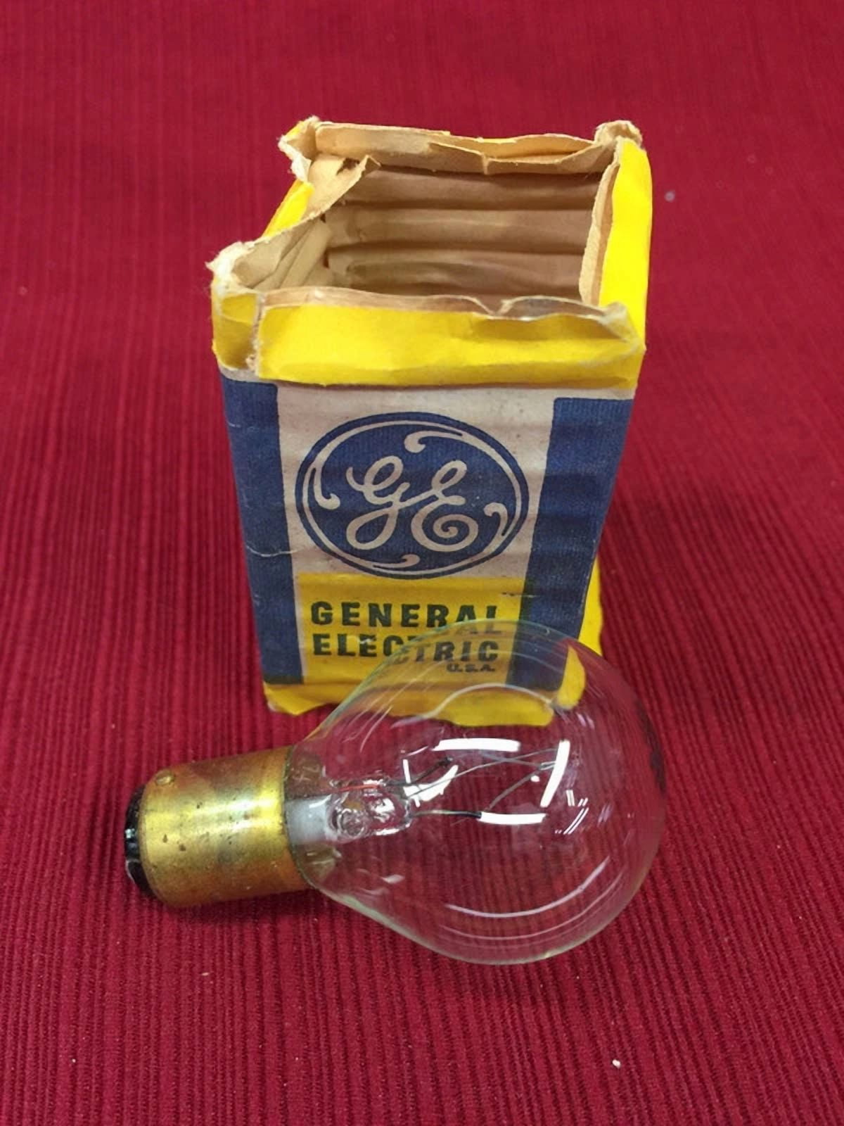 RHEA- Blc Projector Light/Lamp/Bulb A/V Photo Slide/Movie New In Box Free Shipping C17