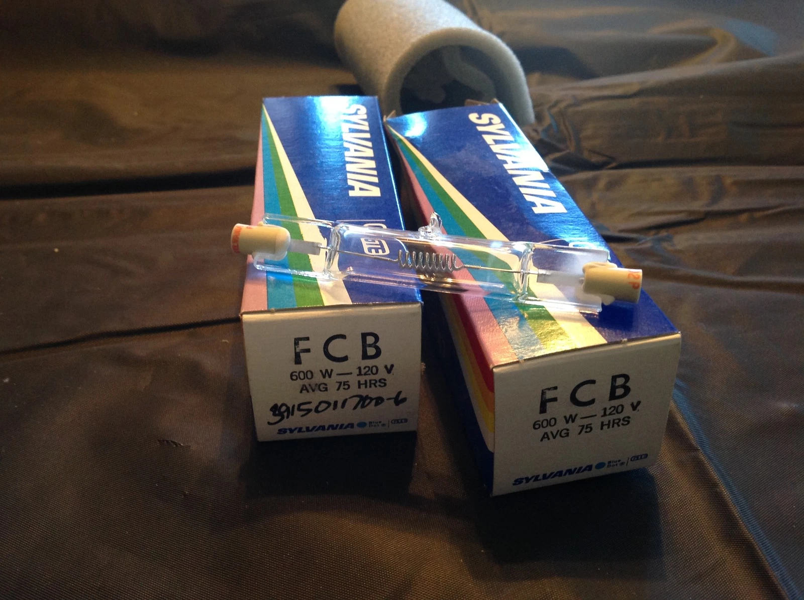 RHEA- New Lot Of 2 Sylvania Fcb 600W, 120V, Projector Lamp,Bulbs, Tungsten Halogen