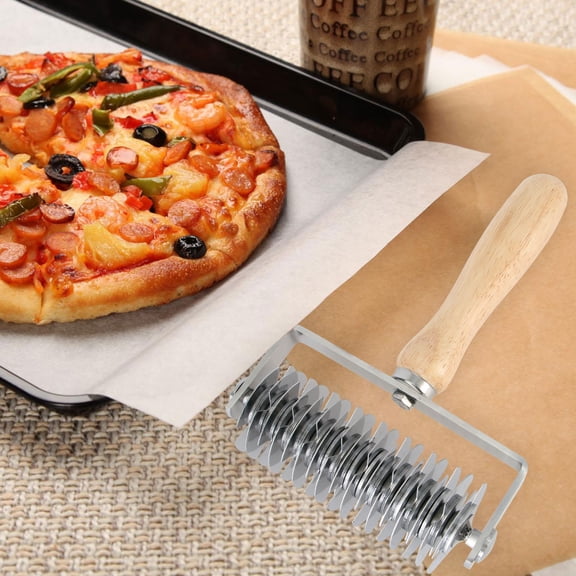 ROMANSENTIAL 1Pack Pastry Roller Lattice Pizza Supplies Wooden Handle Round Cutting Wheel Home Use Baking Tools