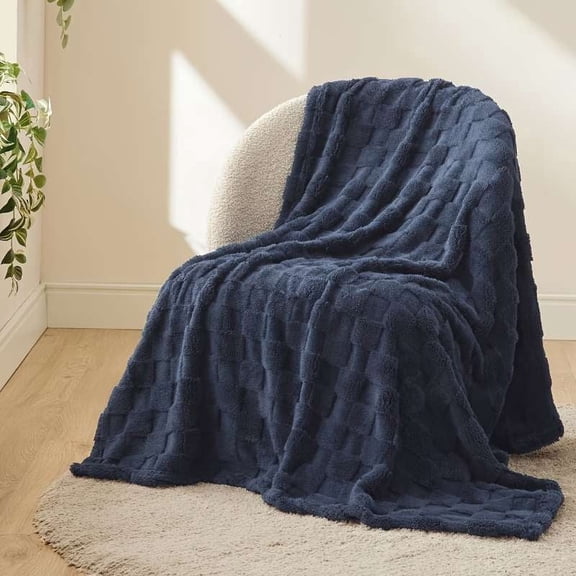 ROSEKIND Super-soft Aesthetic 3D Embossed Checkerboard Fleece Throw Blanket, Reversible Luxury Textured Fuzzy Plush Throw for Couch Bed Sofa, All-season, Charcoal Grey, 40"x60"