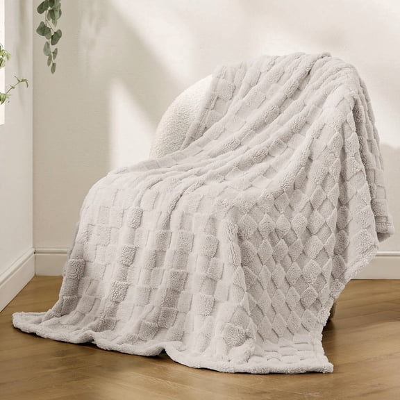 ROSEKIND Super-soft Aesthetic 3D Embossed Checkerboard Fleece Throw Blanket, Reversible Luxury Textured Fuzzy Plush Throw for Couch Bed Sofa, All-season, Silver Grey, 40"x60"