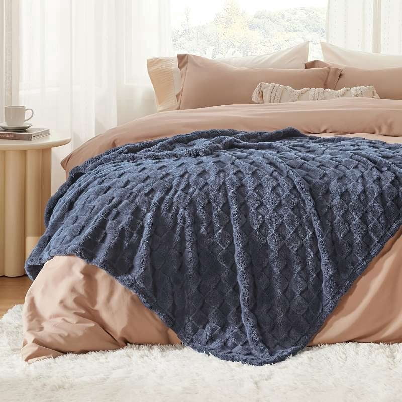 ROSEKIND Super-soft Aesthetic 3D Embossed Checkerboard Fleece Throw Blanket, Reversible Luxury Textured Fuzzy Plush Throw for Couch Bed Sofa, All-season, Charcoal Grey, 60"x80"