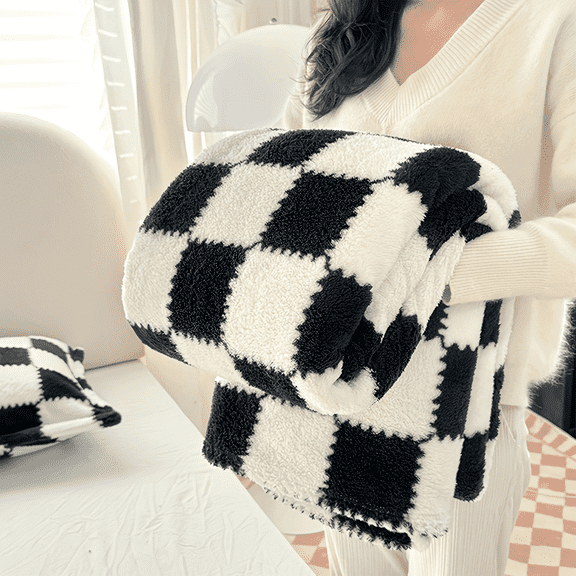 ROSEKIND Colorful Checkered Flannel Blanket, Super Soft Aesthetic Checkerboard Throw, Thick Fuzzy Fleece Nap Blanket for Single Bed, Gifts for Men, Women and Pets, 60"x80", Midnight Black
