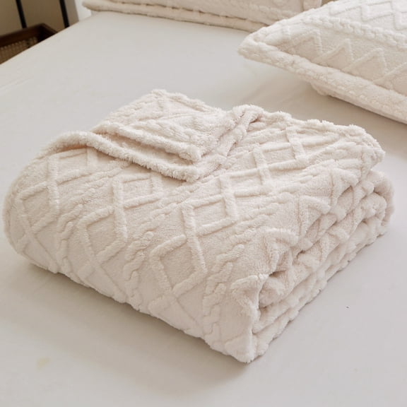 HAVENIA Diamond Jacquard Plush Throw, Soft Lightweight Decor Cover for Bed, Couch and Sofa, All Season Cozy Home Decor
