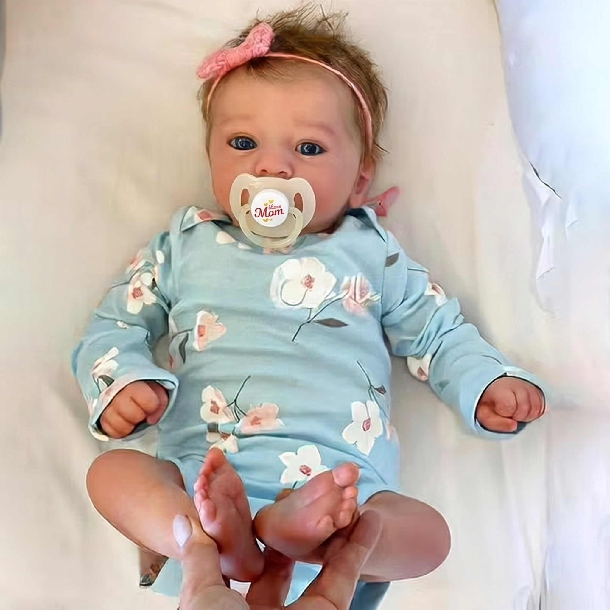 RSG 17-inch Lifelike Reborn Baby Doll girl，Realistic-Newborn Baby Dolls with  Soft Cloth Body，Playful Real Life Baby Dolls with Gift Box for Kids Age 3 +