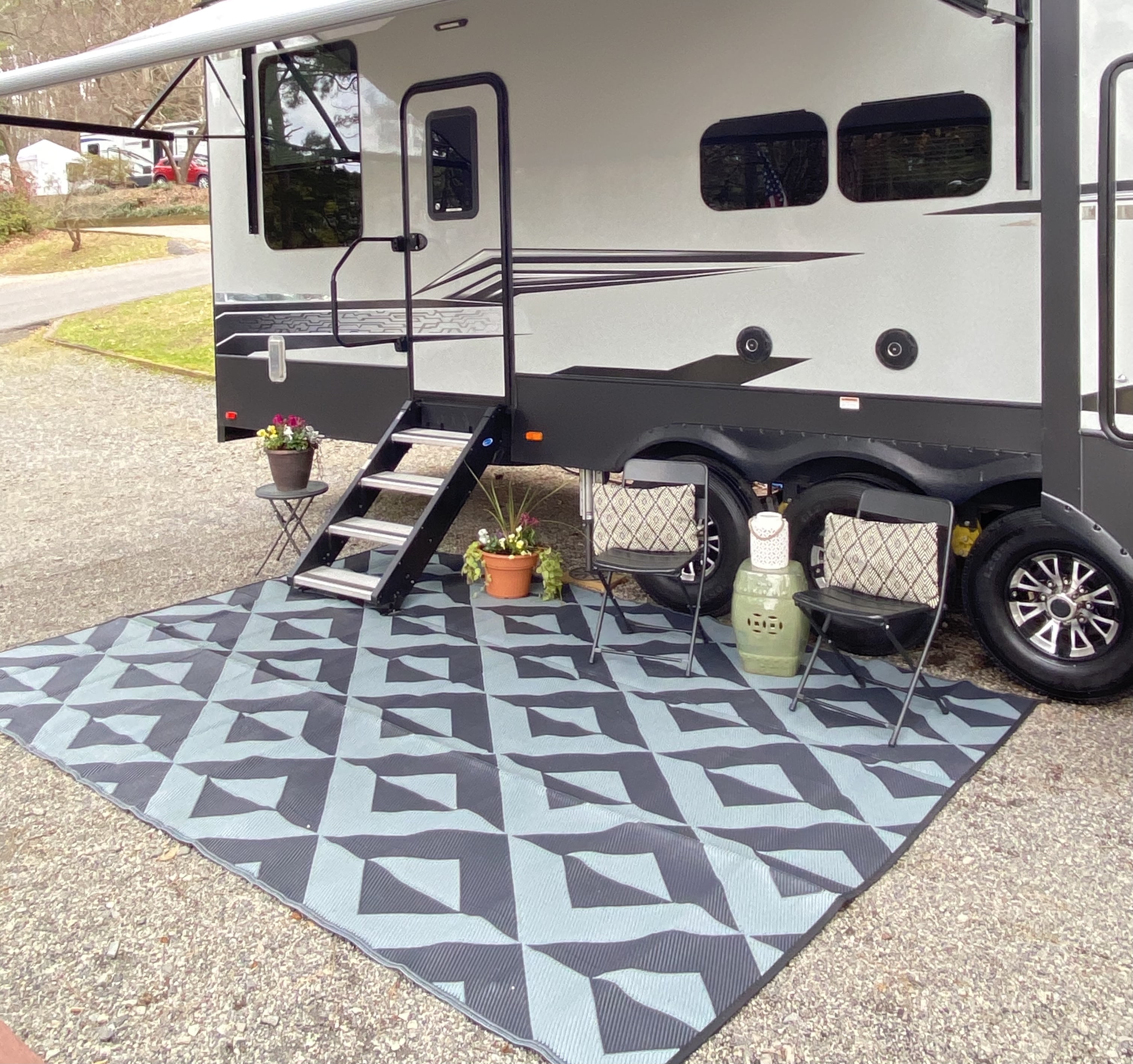 RV Mat Patio Rug Geometric Triangle Design 9x16