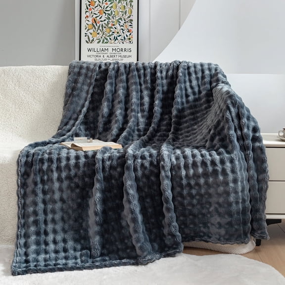 RYNGHIPY Bubble Waffle Thick Blanket Grey Faux Fur Throw Blanket for Kids Teens Pulsh Fluffy Flannel Blanket for Couch Sofa Bed Chair Gray Thick Fleece Soft Throw Blanket (Grey, 52"*63")