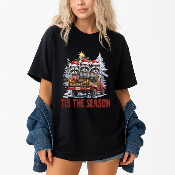 Raccoon Tis The Season T-Shirt – Christmas Animal Theme – Unisex Holiday Wear