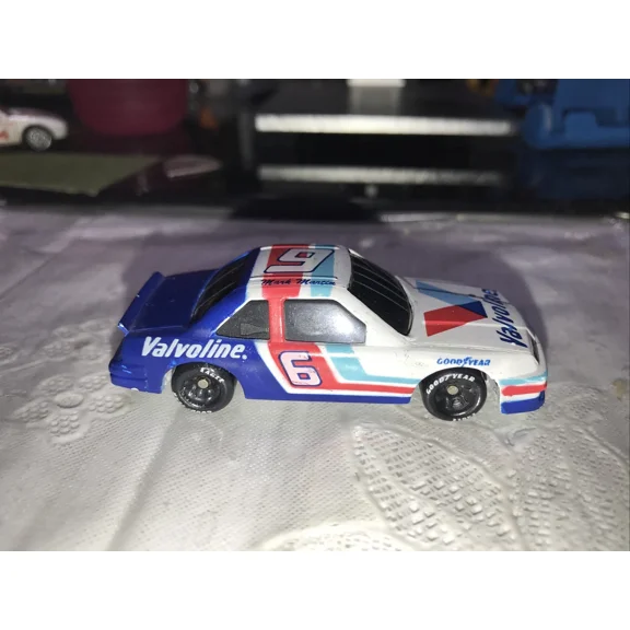 Racing Champions Mark Martin Valvoline Thunderbird 1:64 Die Cast